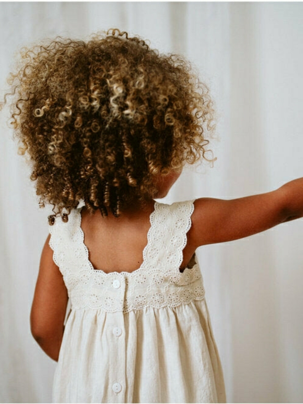 NWOT Little Cotton Clothes Greta Pinafore In "Linen Oat", Size 2-3Y - Picture 4 of 15